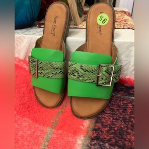 Women size 9.5 comfort sandal new and unworn